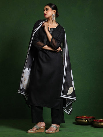 Varanga Women Thread Embroidere Yoke With Lace Detailing Kurta And Trouser With Dupata